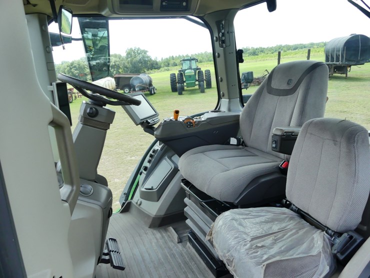 2020-john-deere-7r-210-image-13