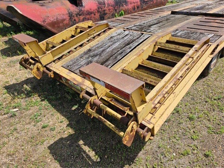 #2533-•-dynaweld-24'-tandem-axle-equipment-trailer-image-13