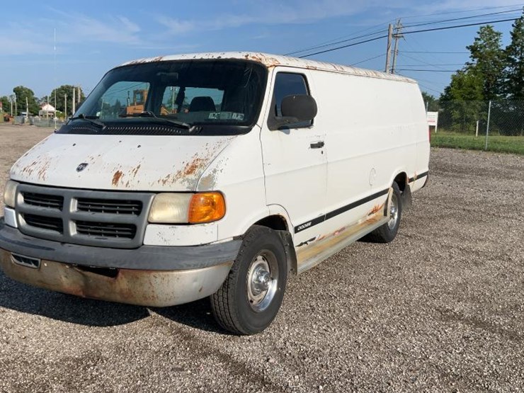 2000-dodge-ram-van-image-1