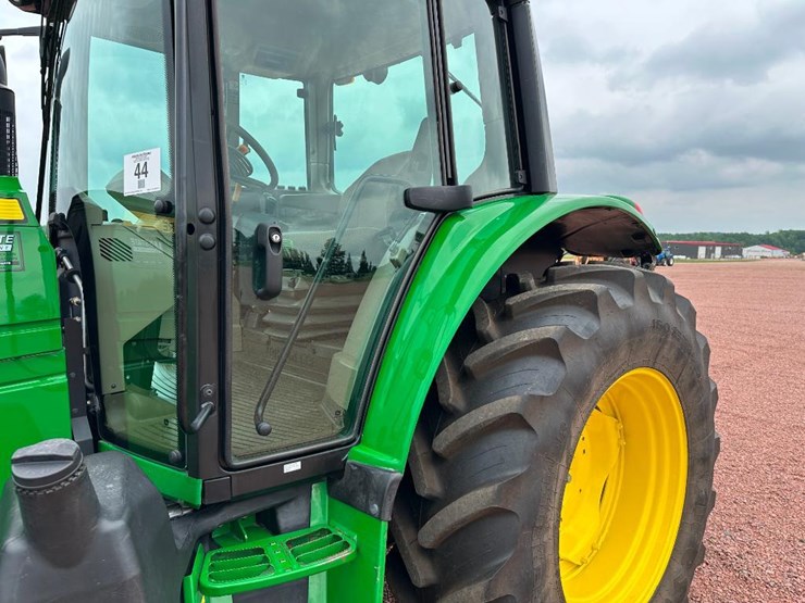 2014-john-deere-6115m-image-18
