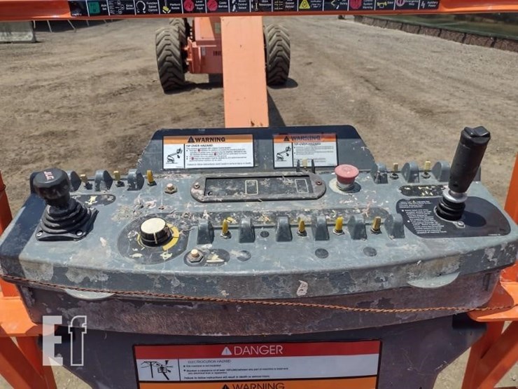 2013-jlg-1200sjp-image-22