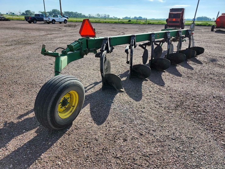 john-deere-2700-image-1