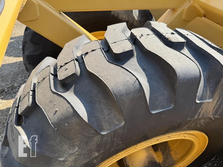 2000-deere-1812c-image-6