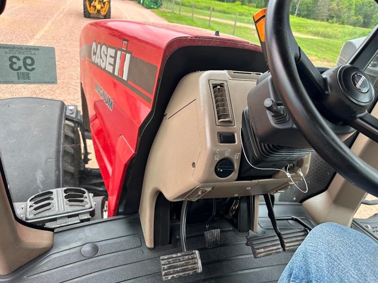 2017-case-ih-magnum-250-image-52