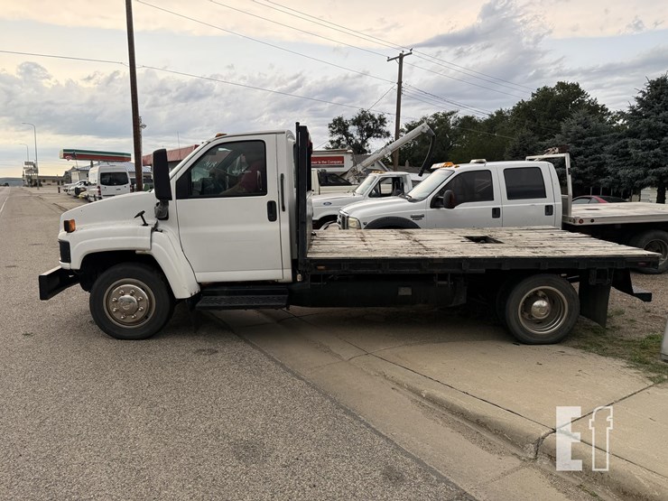 2004-gmc-5500-image-4