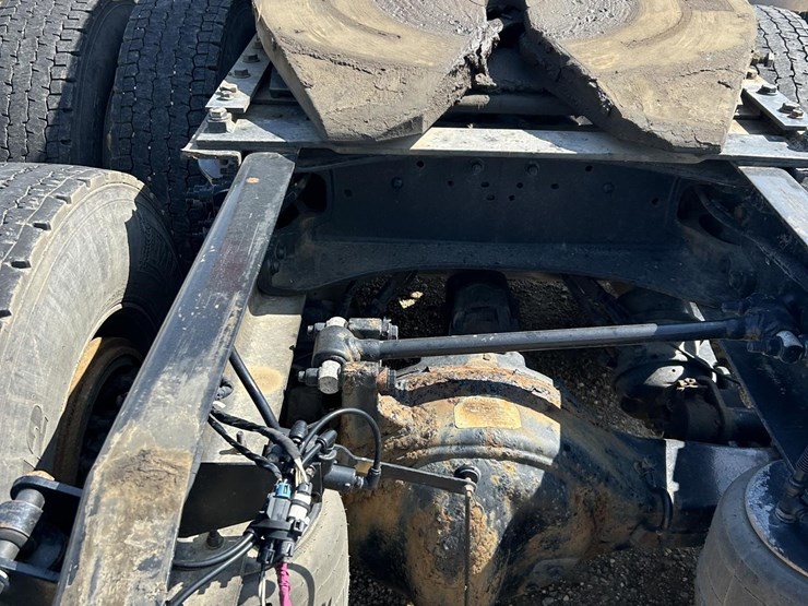 2020-peterbilt-567-image-9