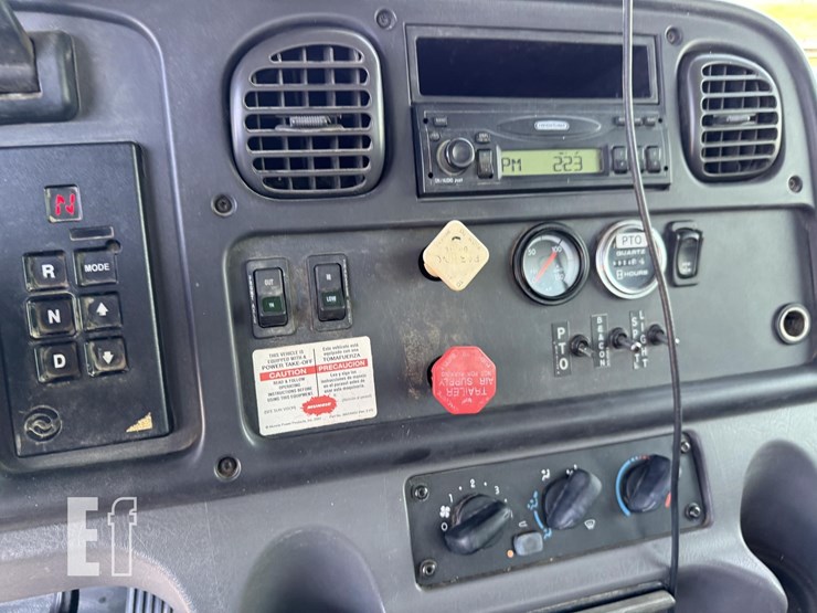 2005-freightliner-business-class-m2-106-image-45