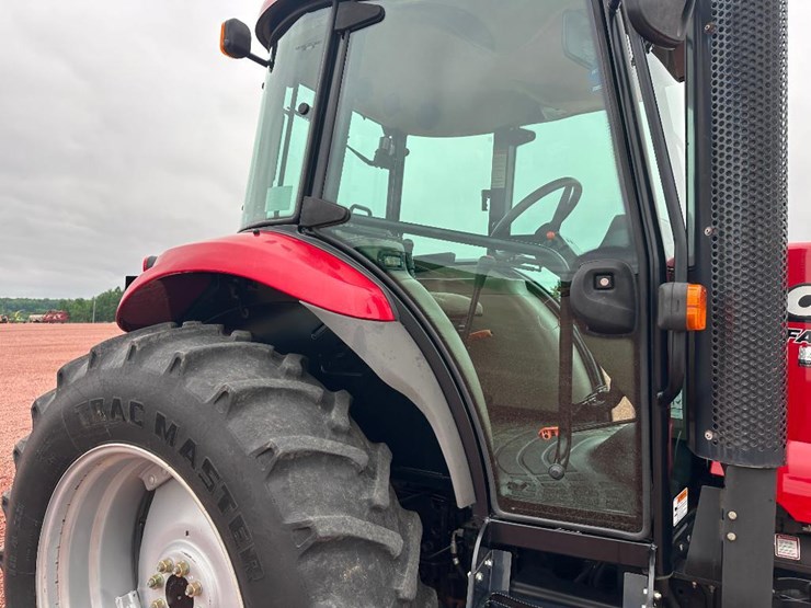 2015-case-ih-farmall-125a-image-16