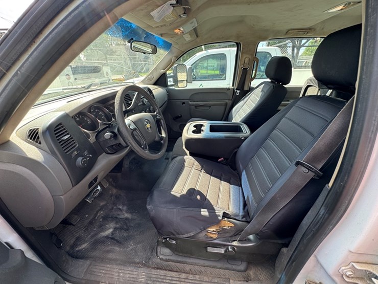 2011-chevrolet-silverado-2500-image-5