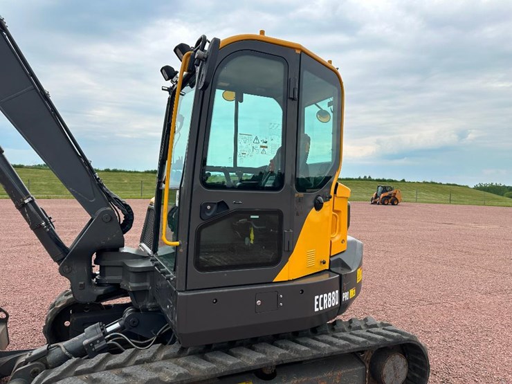 2020-volvo-ecr88d-image-25