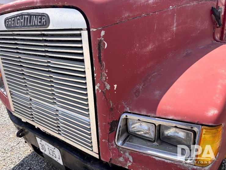 1997-freightliner-fld112-image-15
