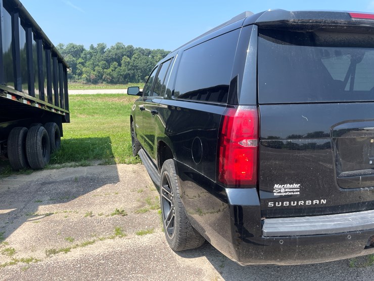 2015-chevrolet-suburban-image-6