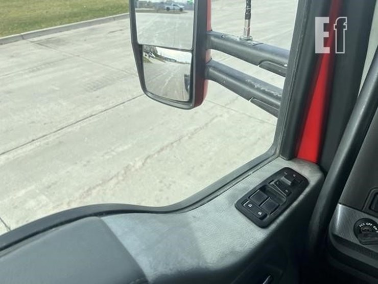 2016-kenworth-t880-image-55