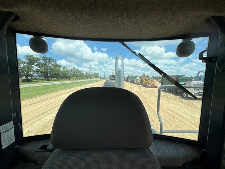 2015-deere-744k-image-31
