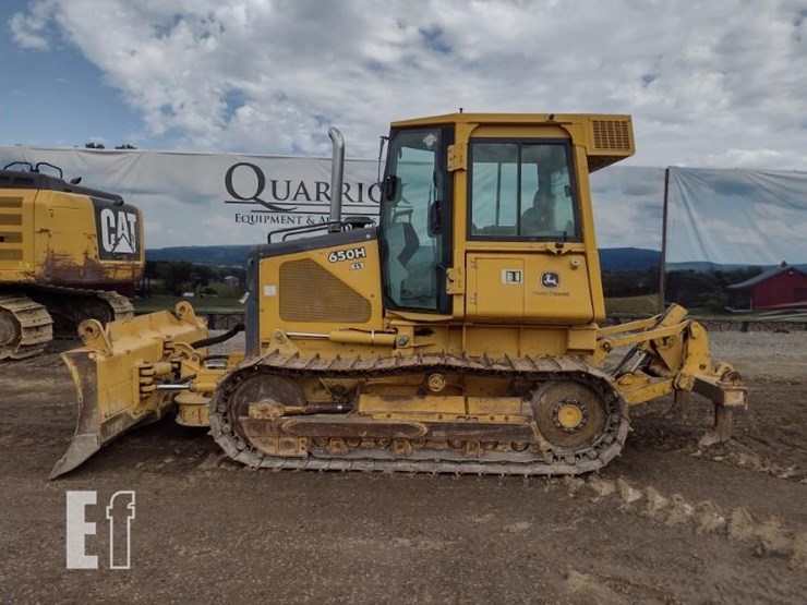 2004-deere-650h-xlt-image-1