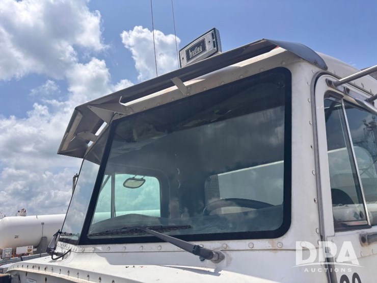 2000-peterbilt-357-image-62
