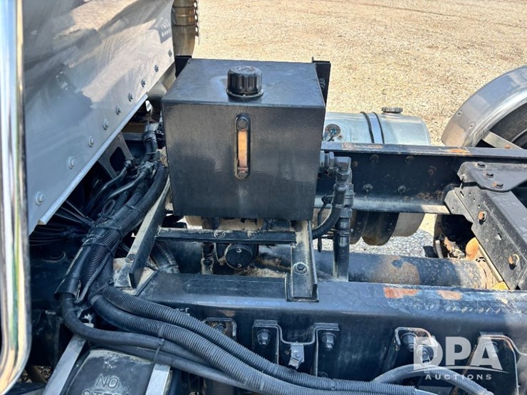 2014-kenworth-t660-image-30