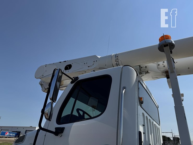 2005-freightliner-business-class-m2-106-image-16