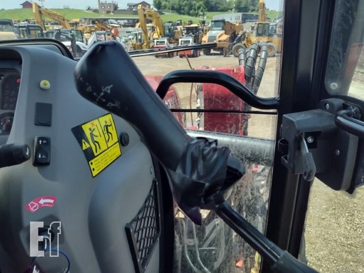 2022-case-ih-farmall-75a-image-10