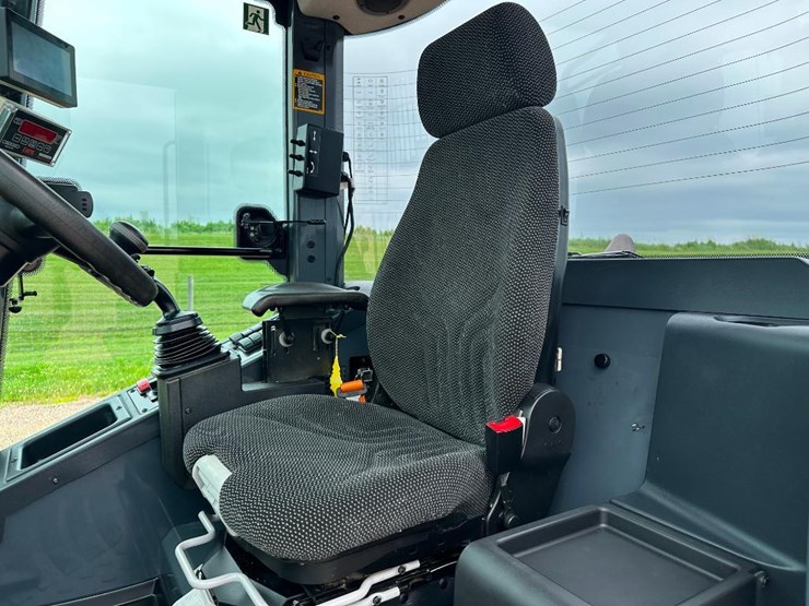 2019-deere-244l-image-51