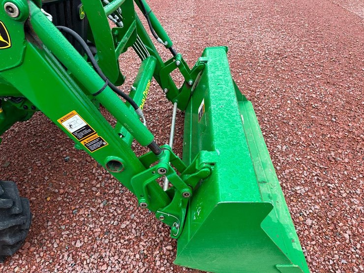 2022-john-deere-3046r-image-28