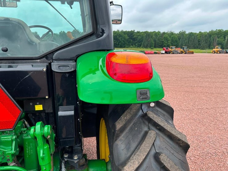 2014-john-deere-6115m-image-29
