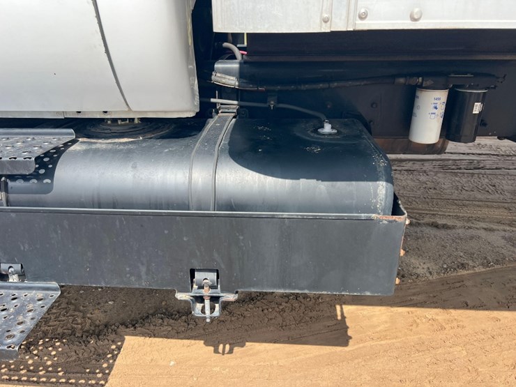 2012-ford-f650-image-15
