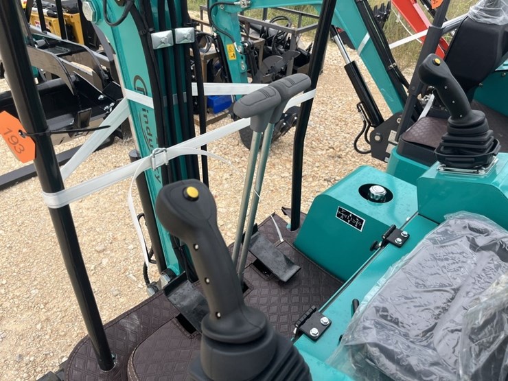 cfg-h15r-mini-excavator-image-8
