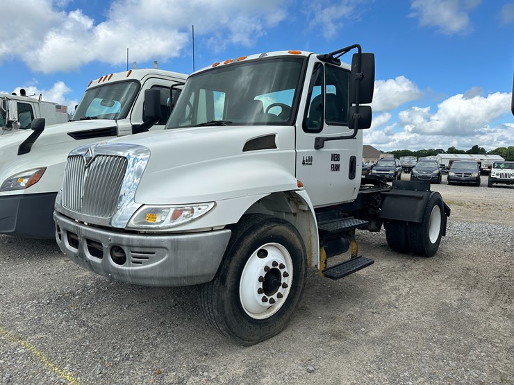 2006-international-durastar-4400-image-1