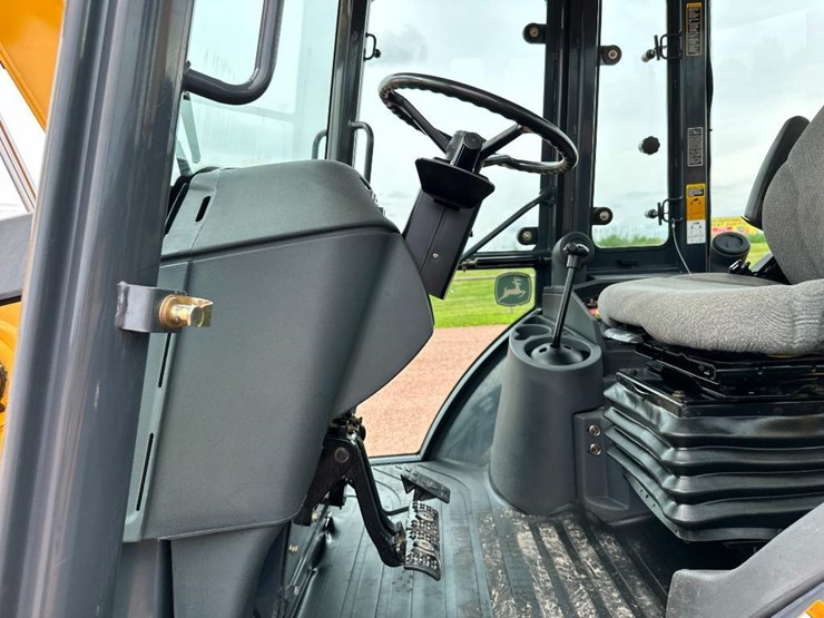2006-deere-310sg-image-56