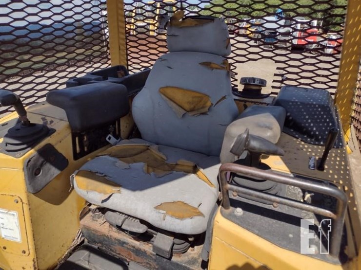 2004-deere-650h-image-12