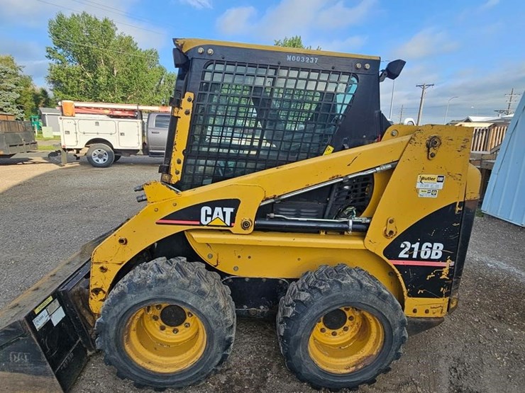 2001-caterpillar-216b-image-4