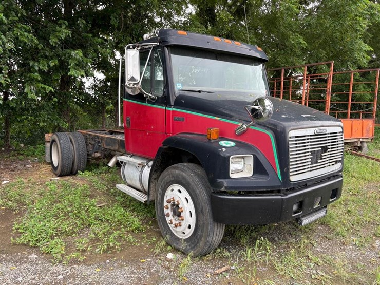 freightliner-fl70-image-4