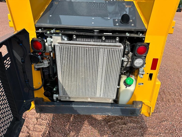 2023-deere-317g-image-31