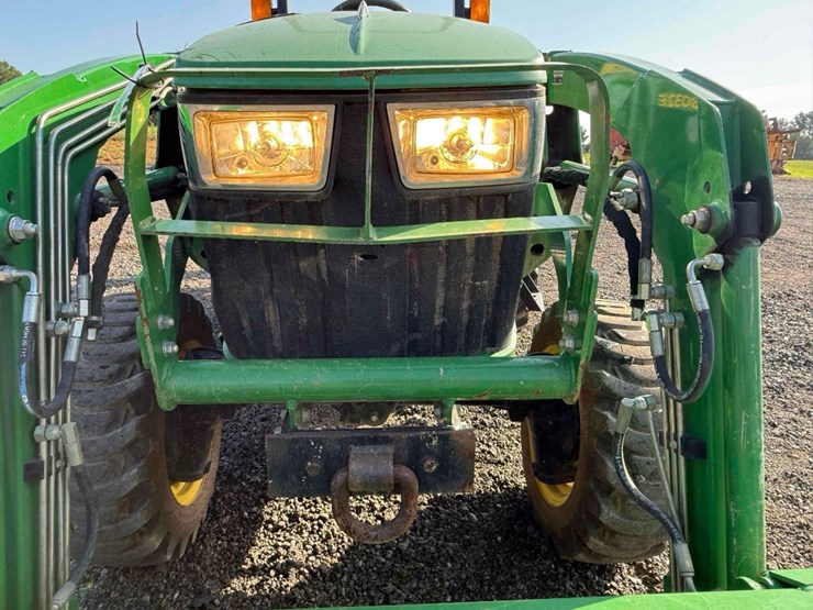 2020-john-deere-3032e-image-18