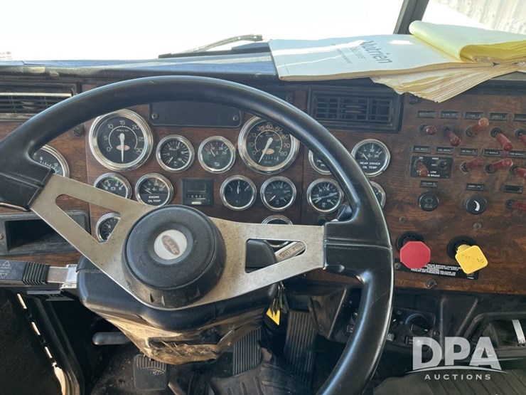 2000-peterbilt-379-image-12