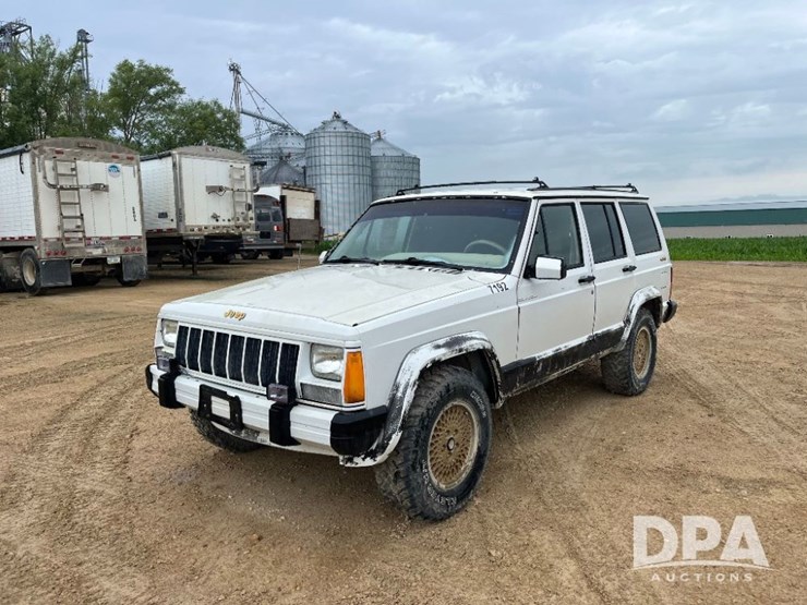 1990-jeep-cherokee-limited-image-1
