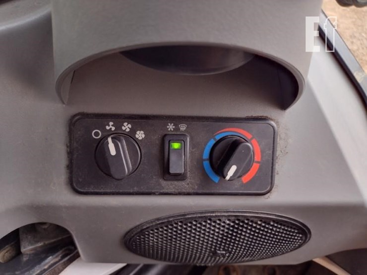 2023-bobcat-t770-image-12