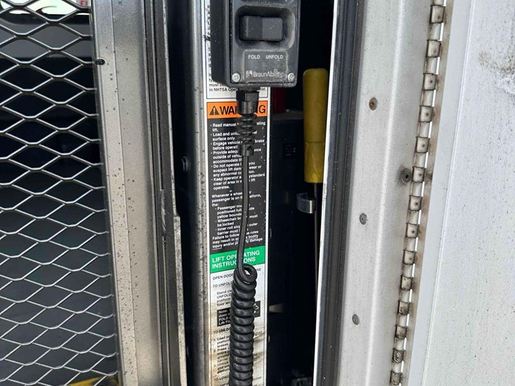 2017-ford-e450-image-14