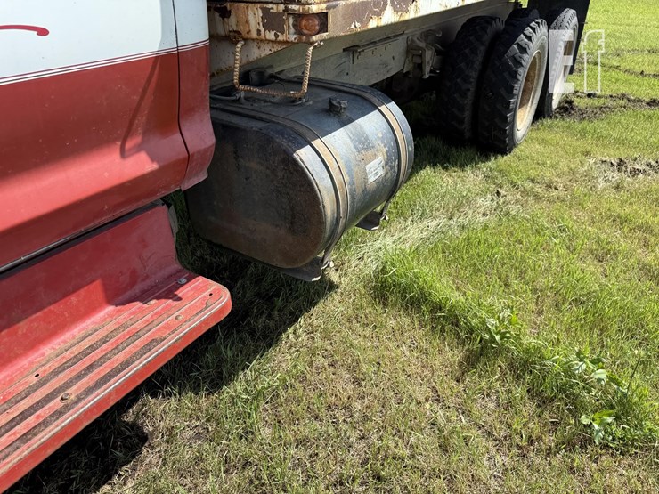 1975-ford-f750-image-4