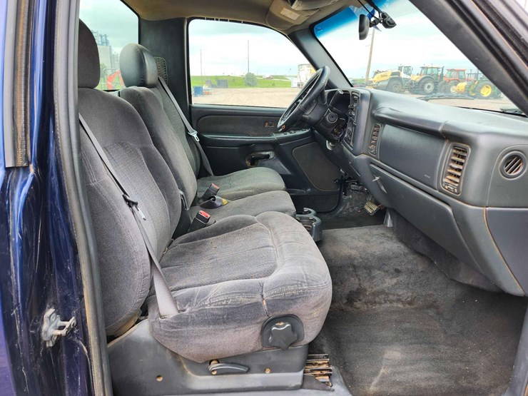 2002-chevrolet-silverado-1500-image-15