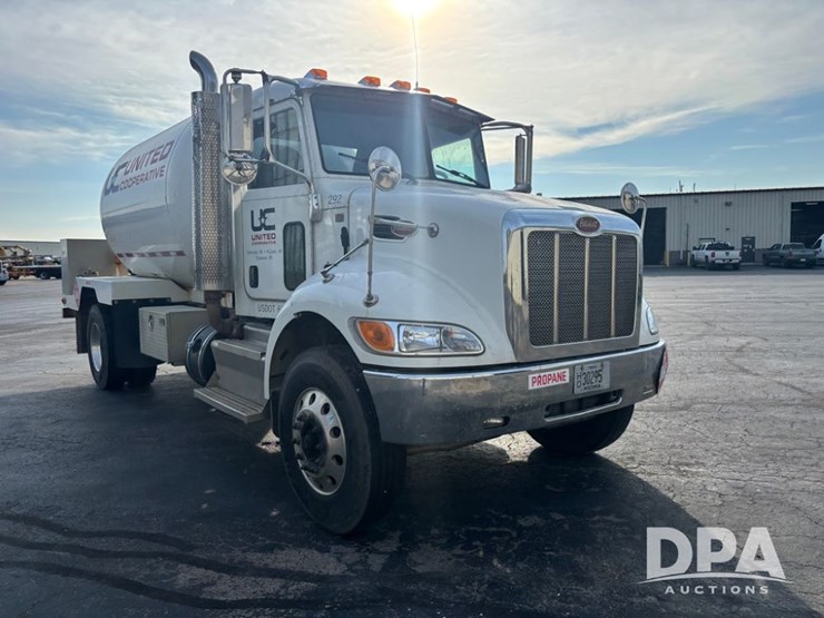 2013-peterbilt-337-image-18