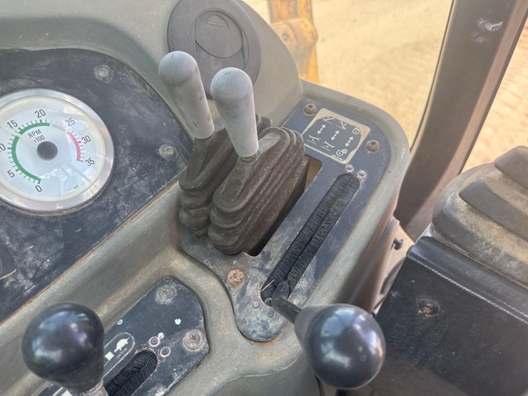 2003-caterpillar-420d-image-29