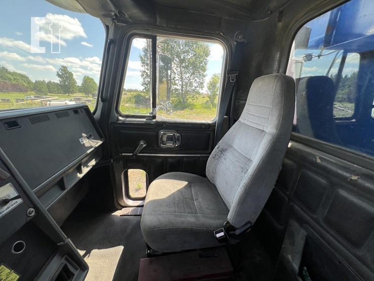 1990-mack-f600-image-14