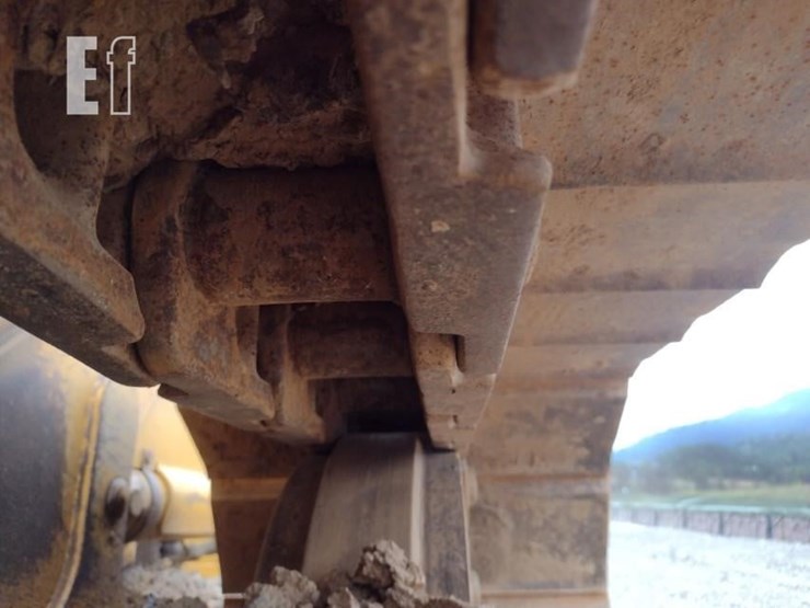 2006-deere-700j-lt-image-38