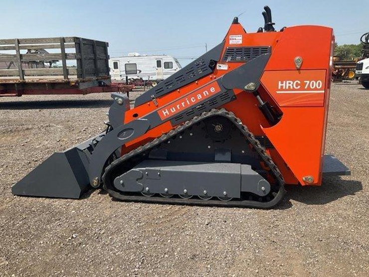 #1003-•-hurricane-hrc-700-mini-skid-steer-loader-image-2