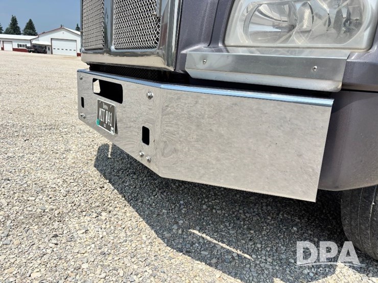 2016-kenworth-t880-image-21