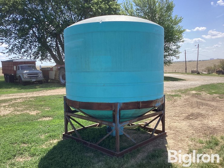 2,300-gal-poly-tank-w/-stand-image-8