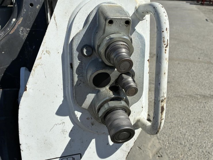 2021-bobcat-s590-image-7