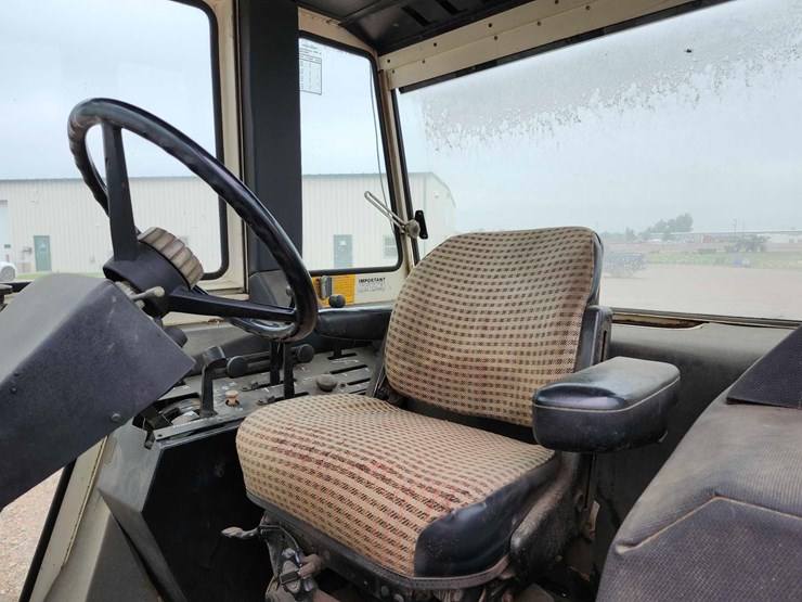 1979-case-2390-tractor-image-10